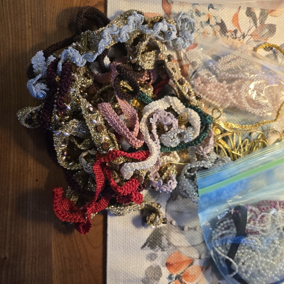 Lot of vintage sewing crafting quilting supplies. - Picture 14 of 16